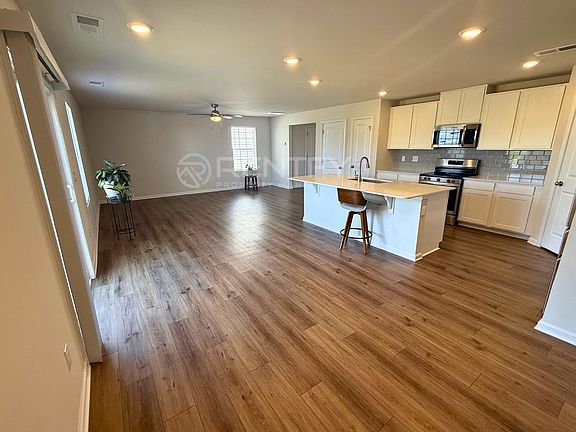 4th image of 2802 Legacy Ridge Ln