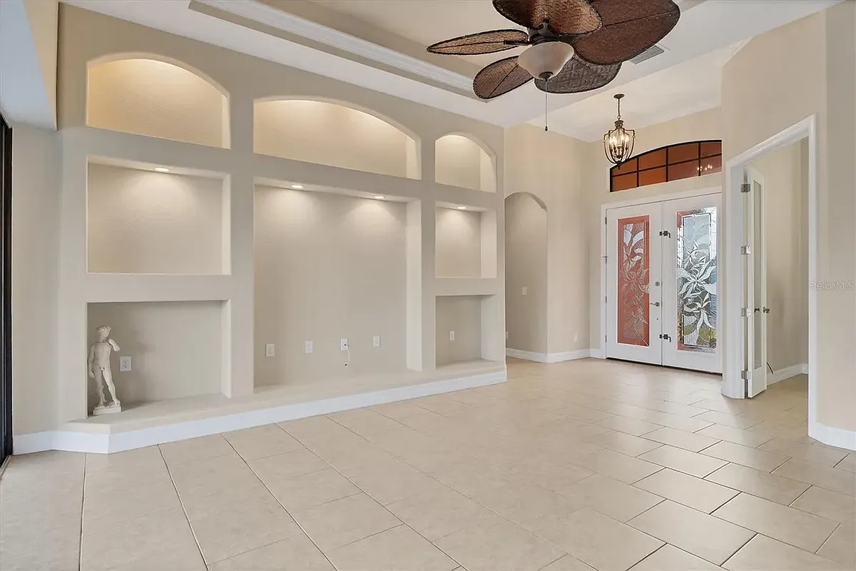 Building Photo - 9244 Hialeah Ter