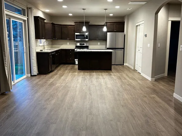 1736 Carrera Cir, Medford, OR 97504