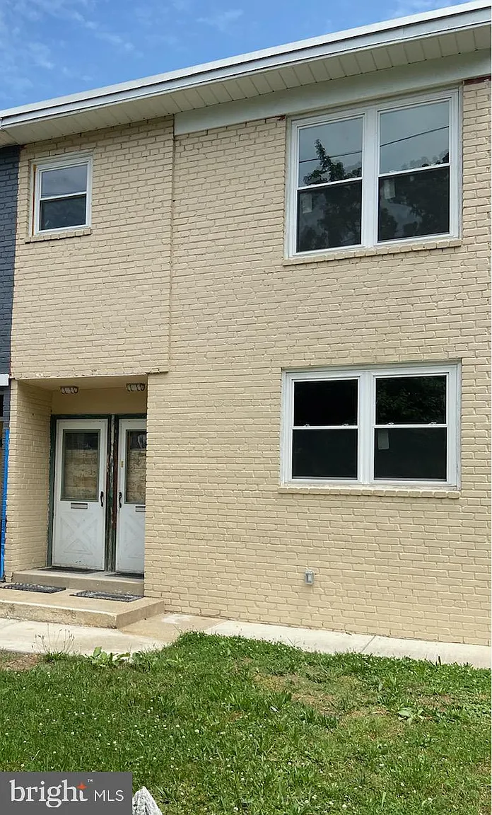 214 Webster St NE photo 1