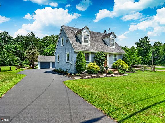 2nd image of 547 Limerick Center Rd