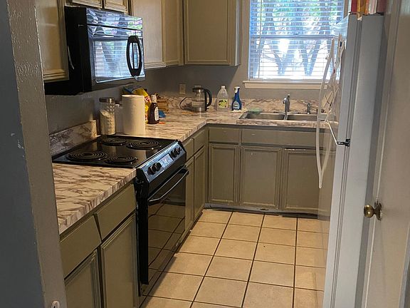 2nd image of 1704 Willow Ln