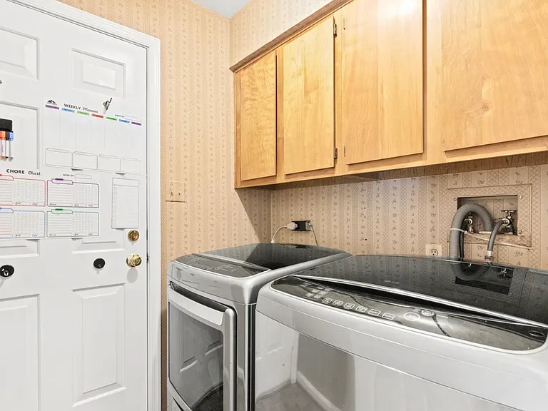 11002 Warwickshire Dr — Photo 33