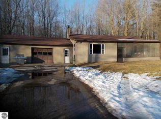 5620 W Salt River Rd, Shepherd, MI 48883
