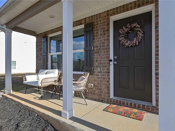 4th image of 294 Muskogee Dr