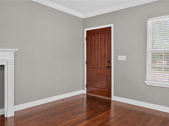 4th image of 407 Fetick Ave