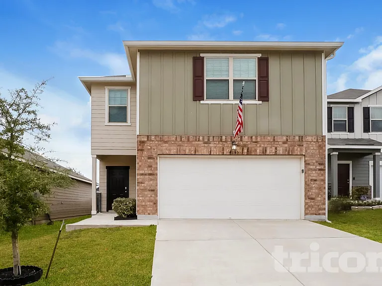 4945 Hallies Gdn — Photo 1