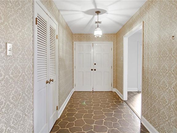 3rd image of 4245 Pommard Dr