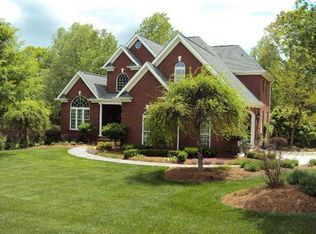 6330 Dwayne Starnes Dr, Hickory, NC 28602