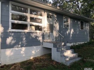 13 Ridge Blvd, Hampton Bays, NY 11946