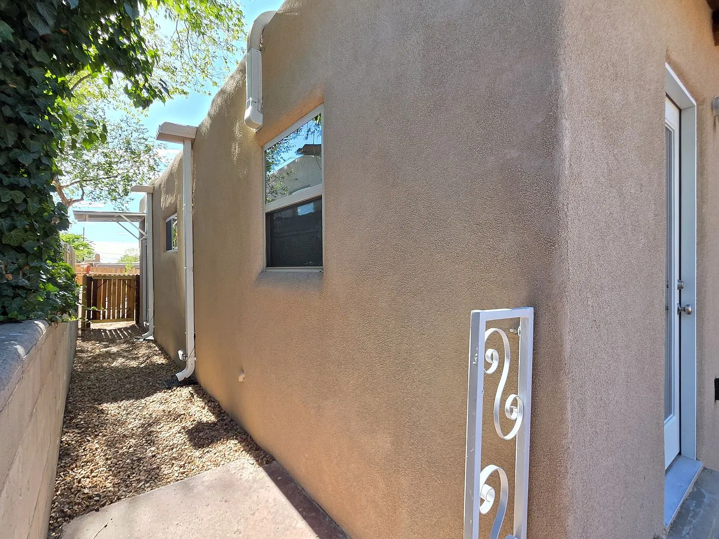 429 Kathryn Pl — Photo 3