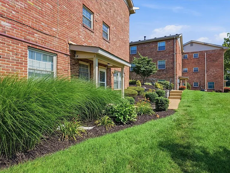 Brentwood Place — Photo 15