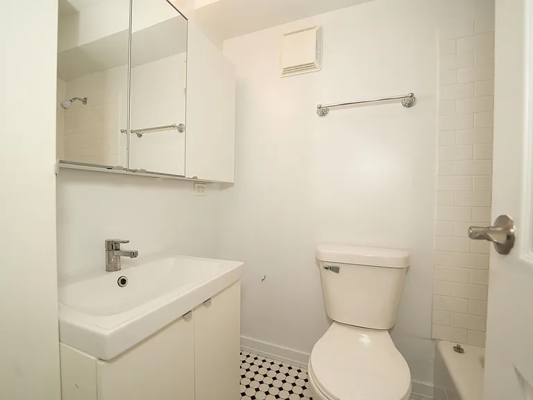 20 E. Scott Street — Photo 12