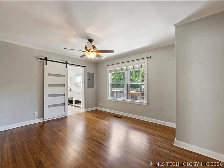 2704 E 13th St — Photo 14