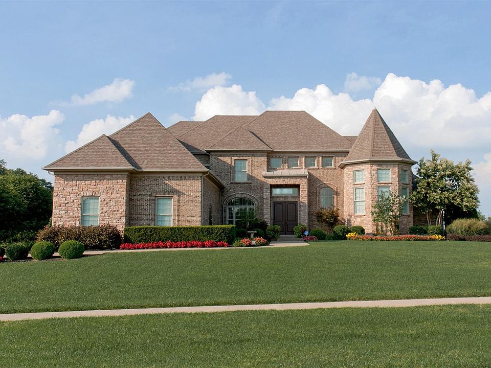 1st image of 204 Golf Club Dr