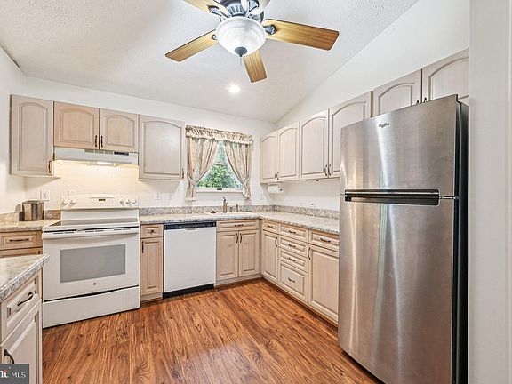 4th image of 794 Tremaine Way