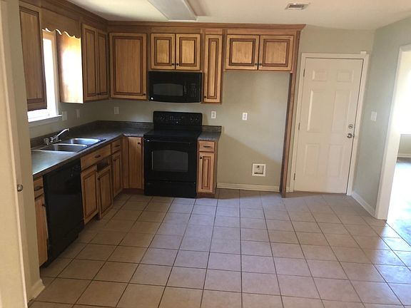2nd image of 1857 Chestnut Dr
