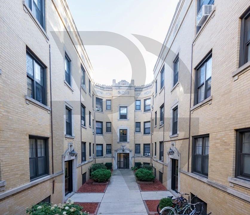 1st image of 427 W Belden Ave #429A101