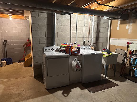 4th image of 1521 Windsor Way