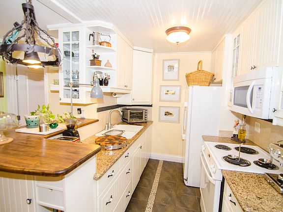 Full Upgraded Kitchen