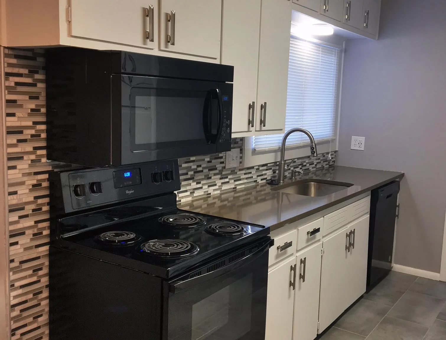 3 bed, 1.5 bath, 1330 sqft, $1,400 — Photo 4
