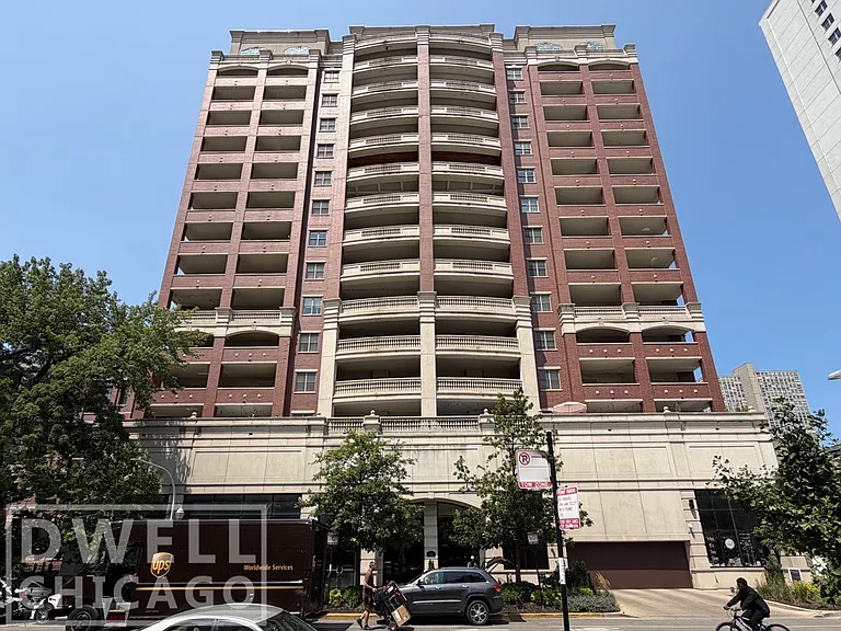 828 W Grace St #804 — Photo 23