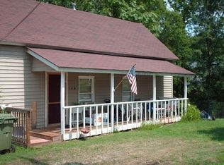 140 Moore St, Central, SC 29630