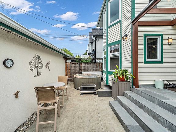 3rd image of 1823 Creelman Ave