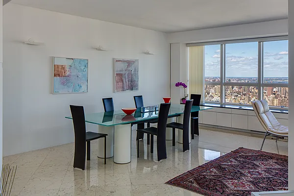 Sold by Macklowe Management Co. Inc | media 8