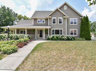 4575 S 122nd St, Greenfield, WI 53228