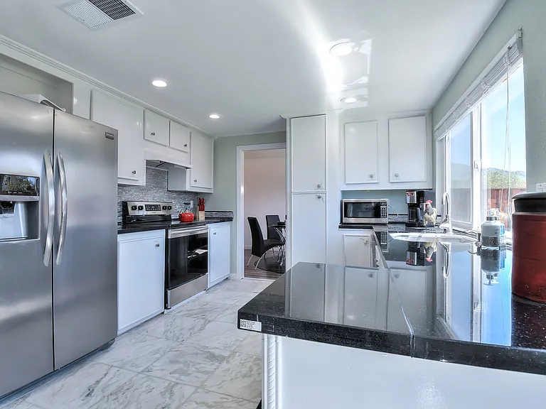 145 Tonopah Dr — Photo 3
