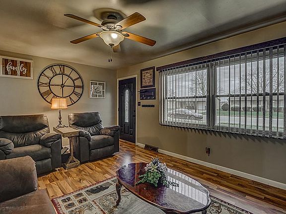 4th image of 404 Cranewood Dr