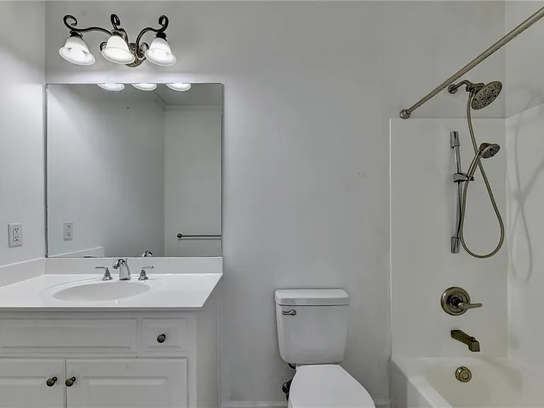 8910 Pinehurst Cv — Photo 69