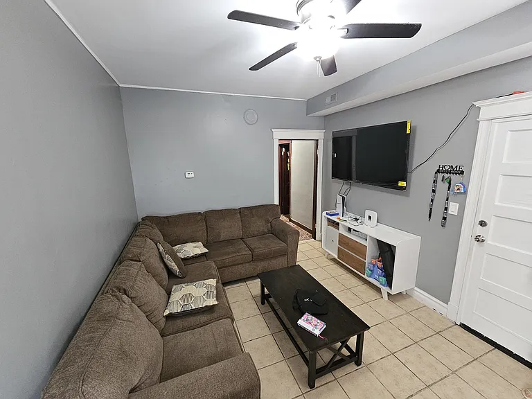 2532 S Albany Ave #1 — Photo 4