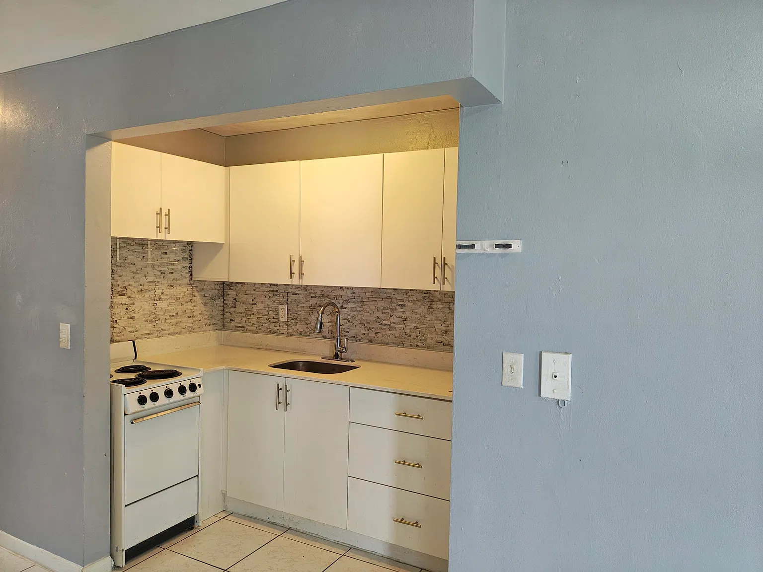 1 bed, 1.0 bath, 565 sqft, $1,595 — Photo 3
