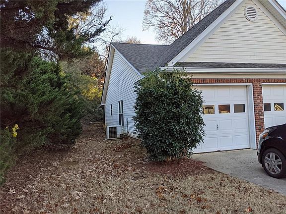 3rd image of 1023 Noble Oak Ct