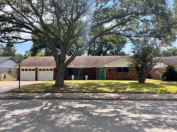 4th image of 2103 Clayton Dr