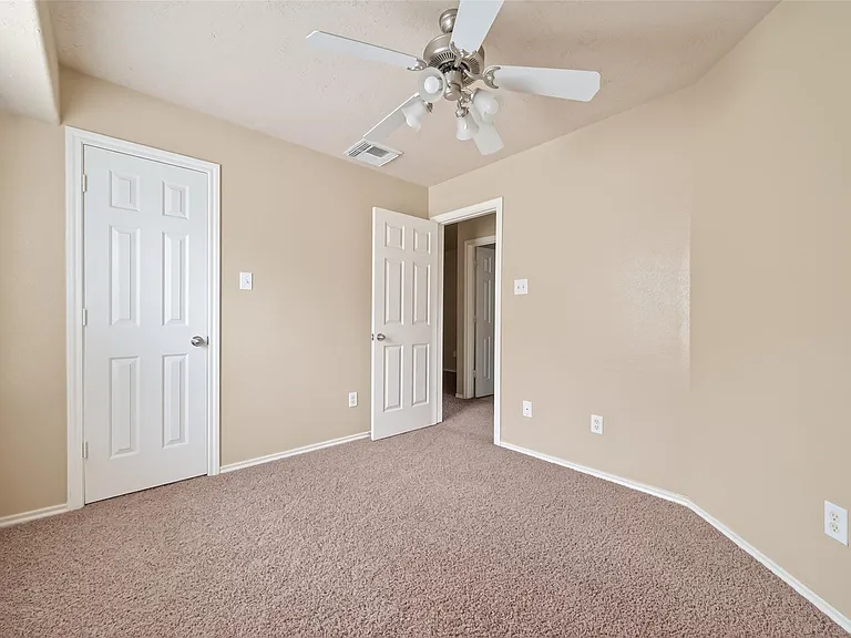 5626 Claybeck Ln — Photo 22