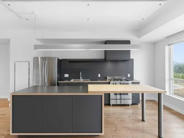 63 N Inglewood Park SE #421, Calgary, AB T2G 1B7