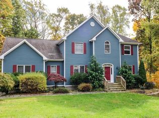 18 Pumpkin Hill Rd, Trumbull, CT 06611