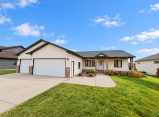 656 Westminster Dr, Moorhead, MN 56560