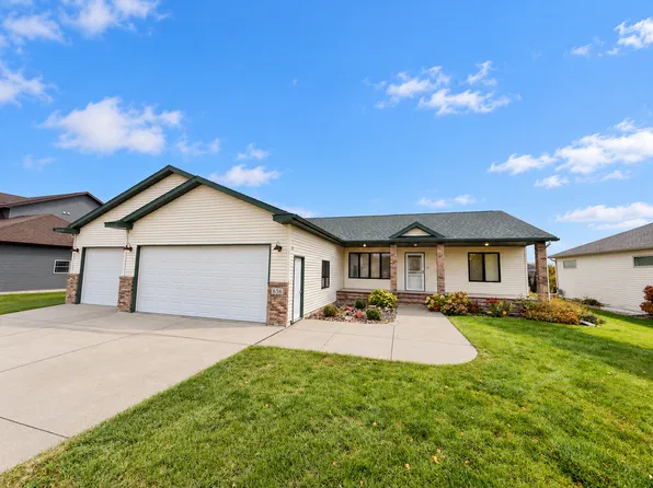 656 Westminster Dr, Moorhead, MN 56560
