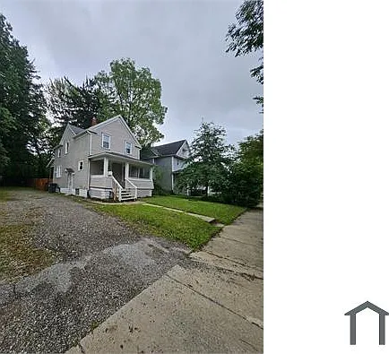 3 bed, $1,300 — Photo 2