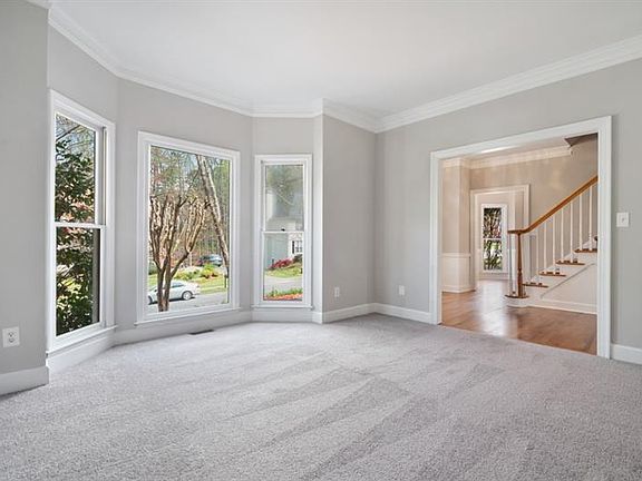 5th image of 3774 Upland Dr