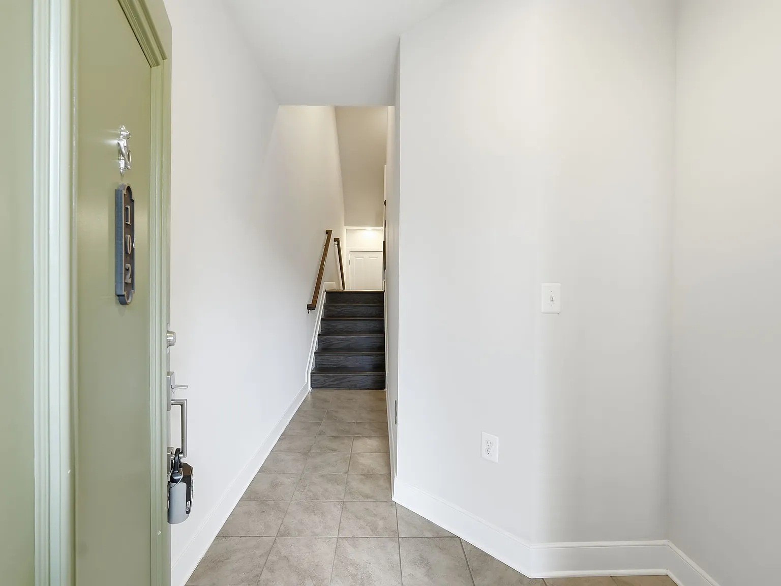 3 bed, 2.5 bath, 2913 sqft, $5,975 — Photo 3