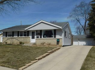 N85W14532 Manchester Dr, Menomonee Falls, WI 53051