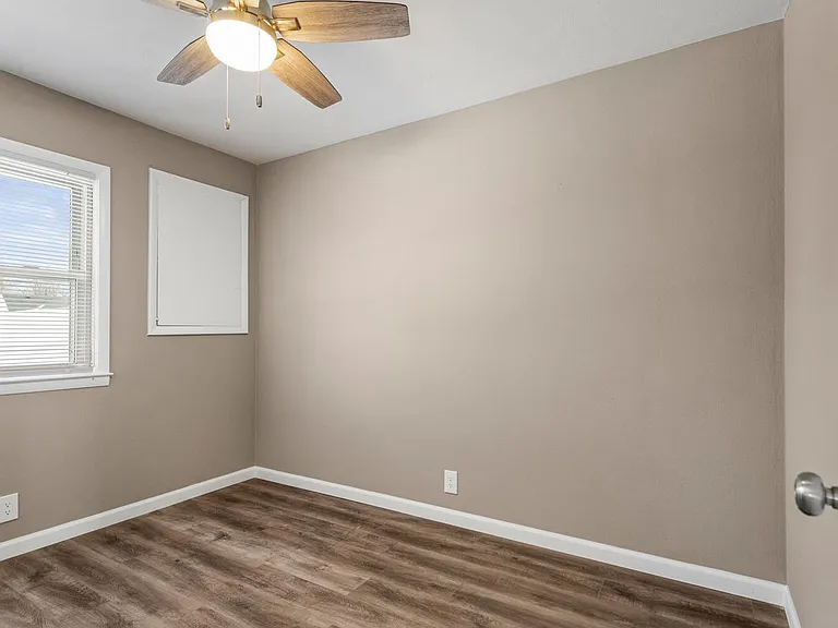 305 N Elizabeth St — Photo 15
