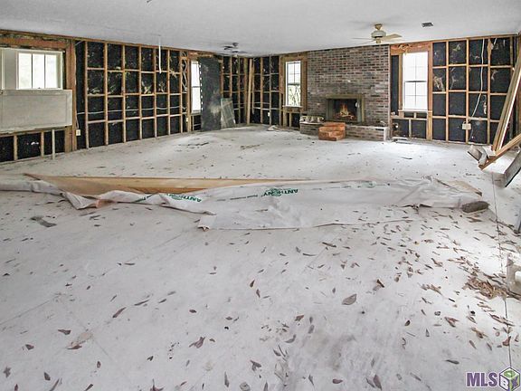 5th image of 1350 S River Rd