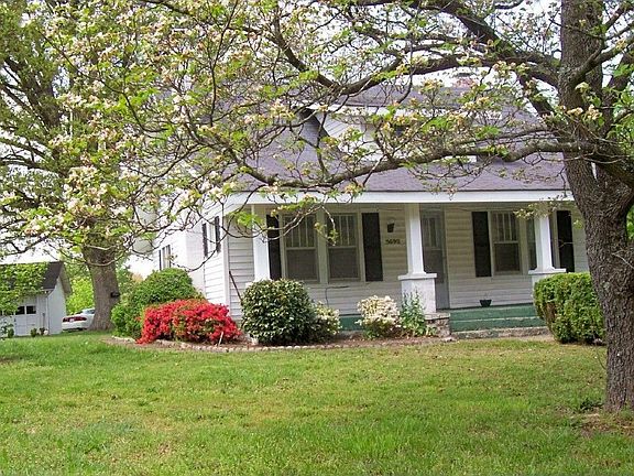 Front view w/ Garage