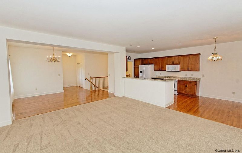 3rd image of 1 CROWN Street